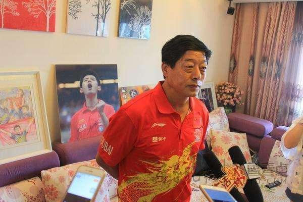 一双拖鞋六千，豪车名表数不清，张继科父亲问：这小子一年赚多少