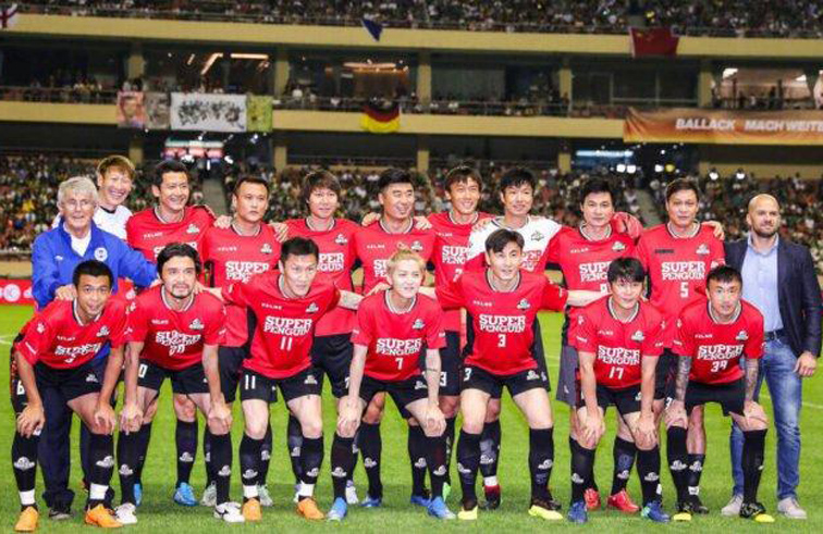 鹿晗踢球被表扬的视频,鹿晗王永珀踢足球