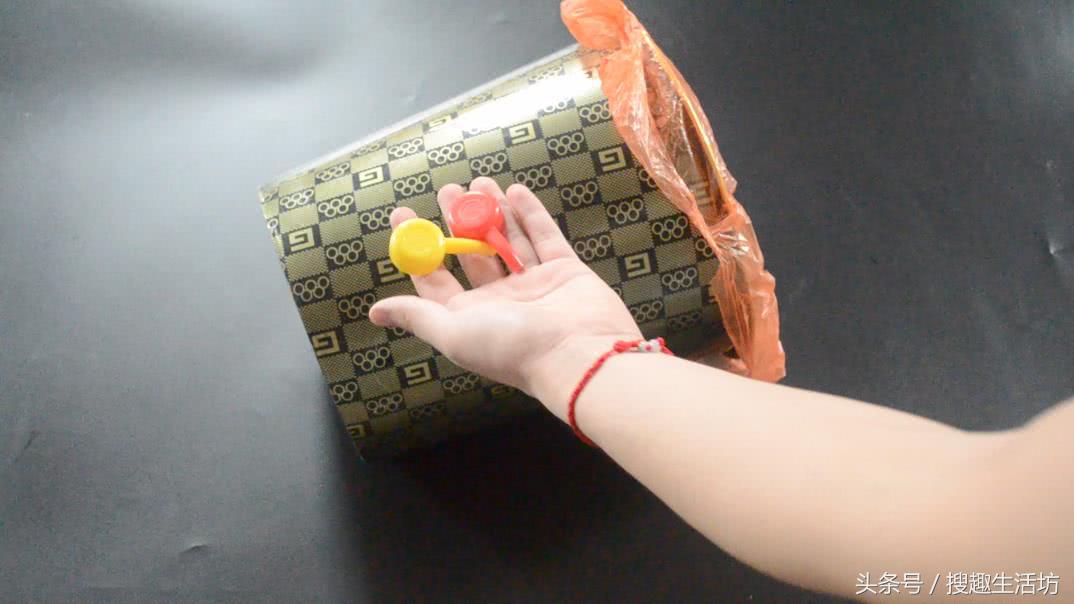 洗洁精瓶子放下面美观又不占地方,洗洁精瓶子放餐具