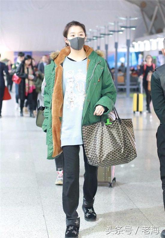 关晓彤走红毯踢裙摆,关晓彤踢球完整视频