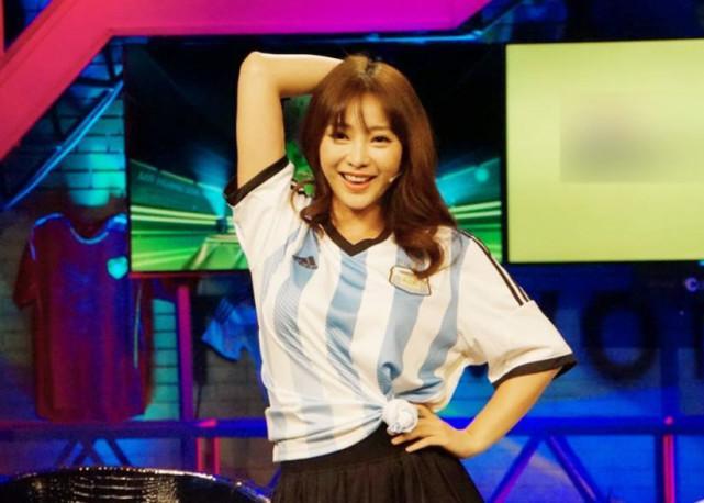 关晓彤足球高清写真,关晓彤足球装