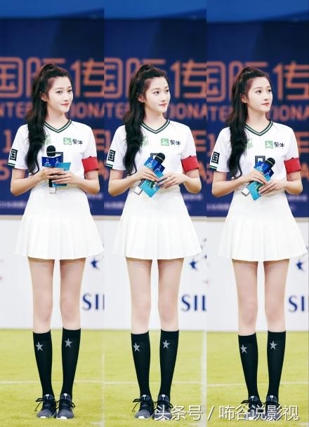 关晓彤百褶裙造型,关晓彤长腿穿足球服