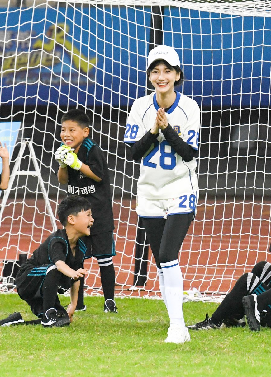 杨颖关晓彤造型,女明星礼服关晓彤