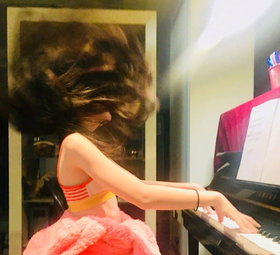 李嫣公益项链,李嫣时尚基因强大