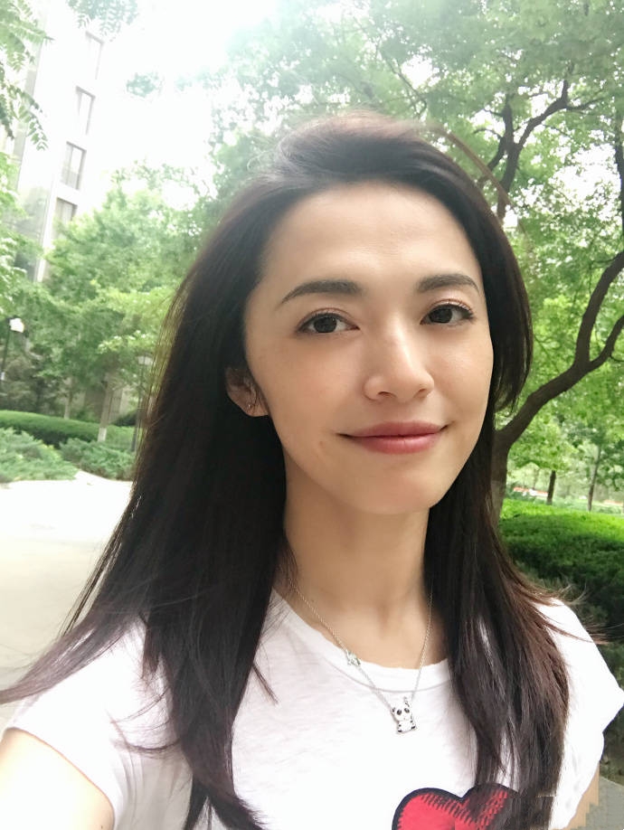 李嫣公益项链,李嫣时尚基因强大