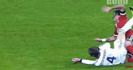 阴狠也是足球的必修课铁血和脏只差那几厘米