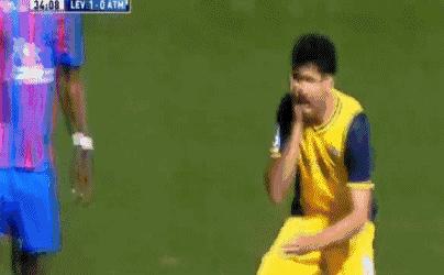 阴狠也是足球的必修课铁血和脏只差那几厘米