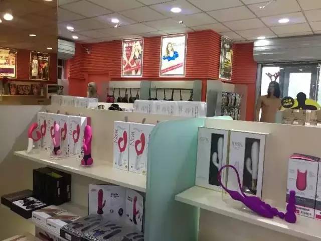 28岁女子卖美照成千万富翁,28岁女孩变成亿万富翁