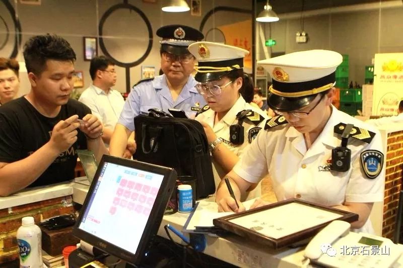 在禁烟区抽烟应处以什么惩罚,在禁烟区吸烟属于什么违法行为