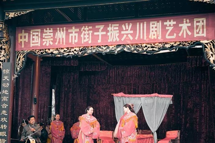 避暑耍水爽一夏！低至4折≈258元抢街子古镇艺家精品酒店住宿一晚！双早+游泳+逛古镇……屋里搓麻~山涧耍水~全家游~凉快的很！