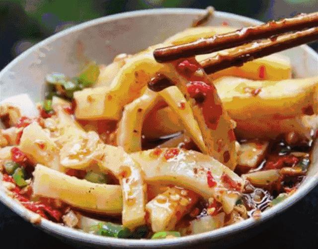 避暑耍水爽一夏！低至4折≈258元抢街子古镇艺家精品酒店住宿一晚！双早+游泳+逛古镇……屋里搓麻~山涧耍水~全家游~凉快的很！