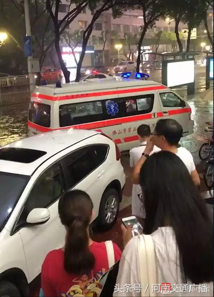 湖北女子暴雨中疑被触电身亡,积水路段发生触电如何自救