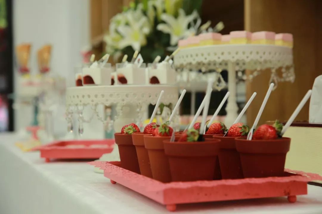 香港红苹果家具石家庄旗舰店盛大开业