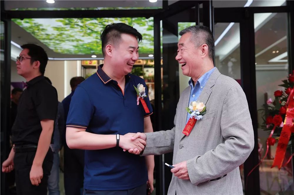 香港红苹果家具石家庄旗舰店盛大开业