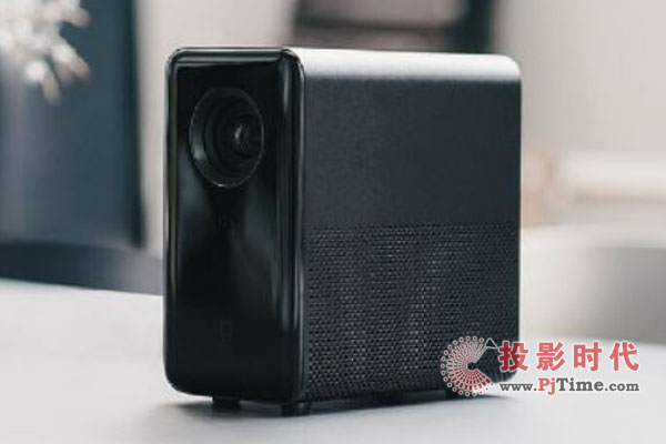 只需一台微投出差也能看大屏世界杯