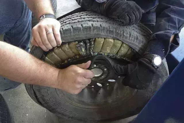 可笑又可怕，为了运毒，他们连小丁丁都不放过