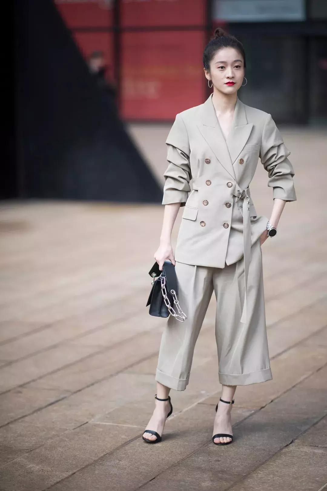 身高不够衣服凑，教娇小的你成为今夏的焦点！