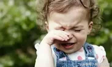 宝宝撒泼哭闹怎么办,孩子撒泼哭闹该怎么办