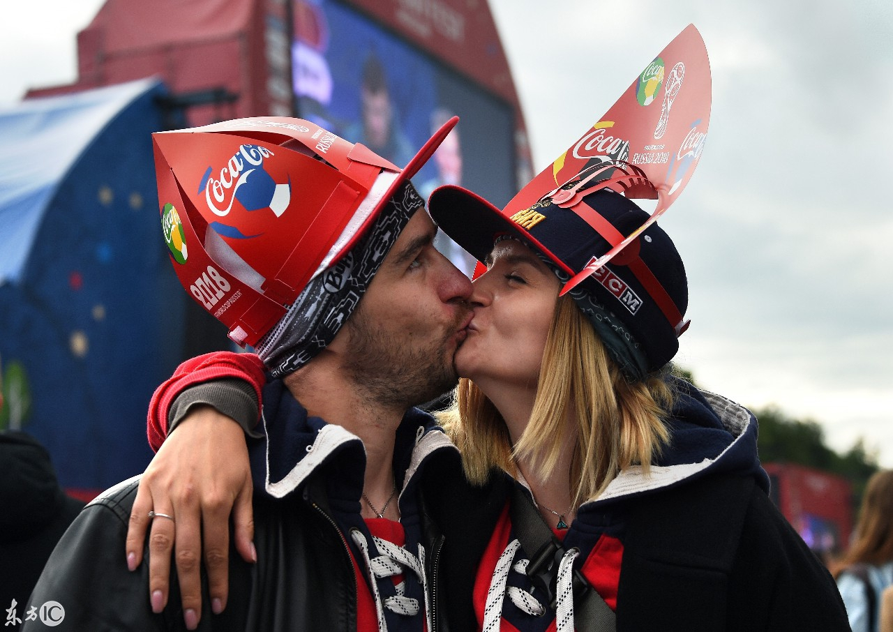 世界杯开幕式你们都在吃什么,世界杯今晚开幕战