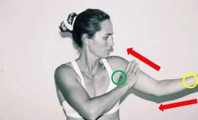 乳腺癌术后上肢出现肿胀怎么处理,乳腺癌术后出现患肢肿胀如何处理