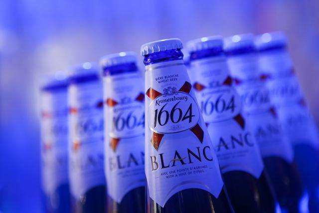 有关足球的啤酒,为足球加油助威