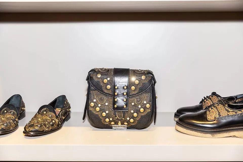 顺便去佛罗伦萨小镇,用3000块去佛罗伦萨小镇