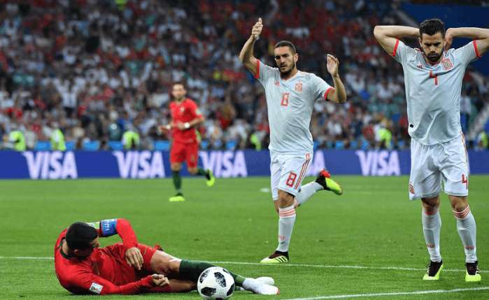 巴萨球迷嘲讽拉莫斯,巴萨小球迷嘲讽c罗