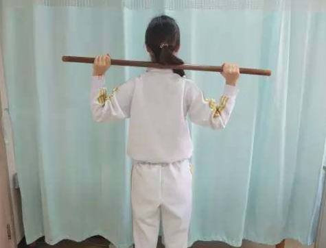 擀面杖治疗肩周炎的方法,擀筋棒治颈椎病视频