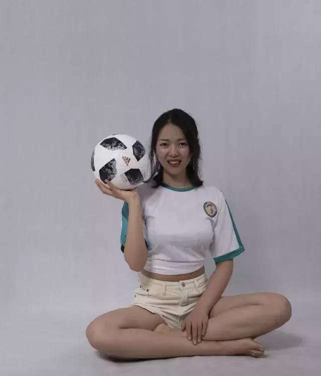 听说，好看的姑娘都在看世界杯