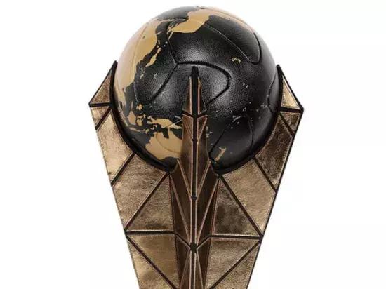 女生伪球迷看世界杯,伪球迷足球女孩