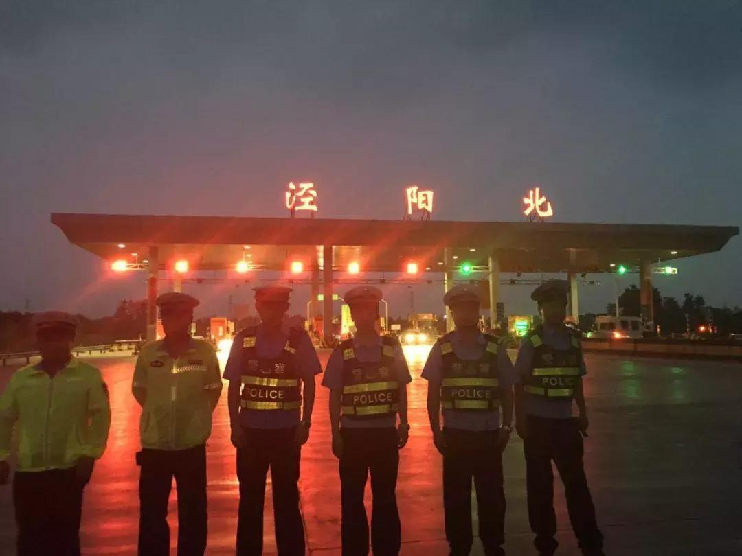 高速交警夜查暨酒驾专项整治行动,交警大型夜查酒驾毒驾