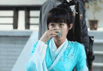 绿茶和红茶哪个容易失眠,绿茶为什么比红茶刺激