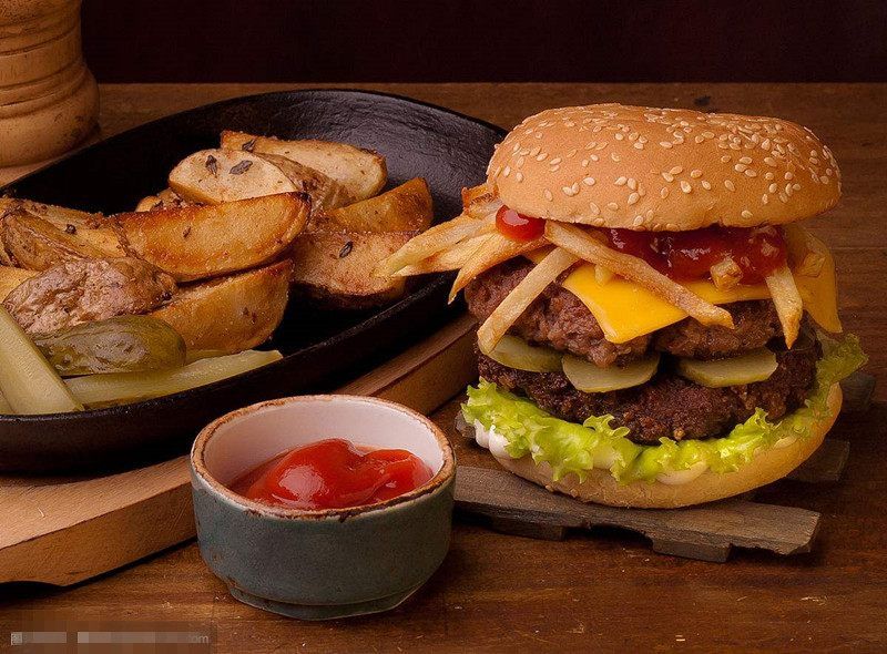 满足你熬夜看球的饥渴！女生们的深夜食堂：世界杯10大帅哥盘点