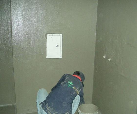 卫生间外墙刷防水能防止烂墙根吗,卫生间渗水外墙发霉怎么处理