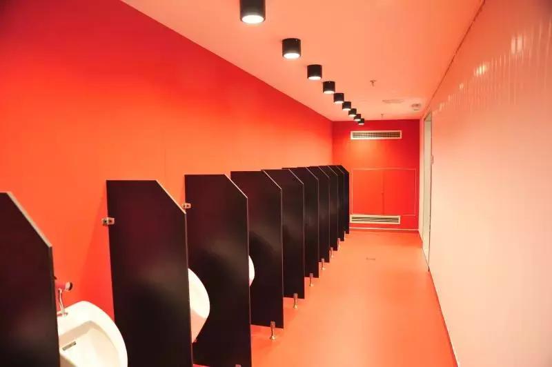 世界杯足球比赛场地平面图,世界杯集装箱球场