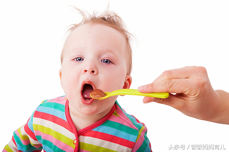 5个月宝宝喂辅食的正确方式,5-6月宝宝辅食添加顺序