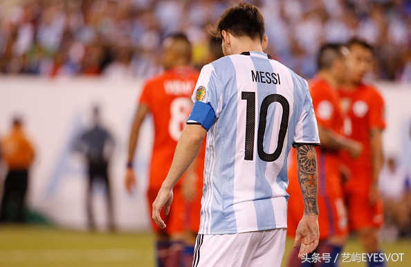 点球时c罗的反应,2017年点球方面来看c罗梅西谁更强