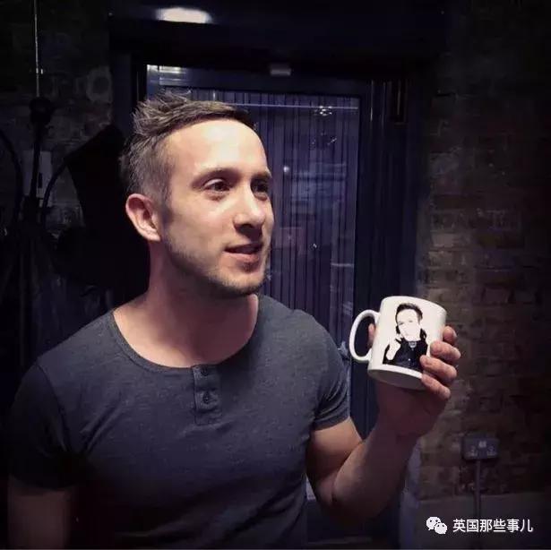 34年没打过嗝儿，全都给他憋成了奇臭无比的屁……