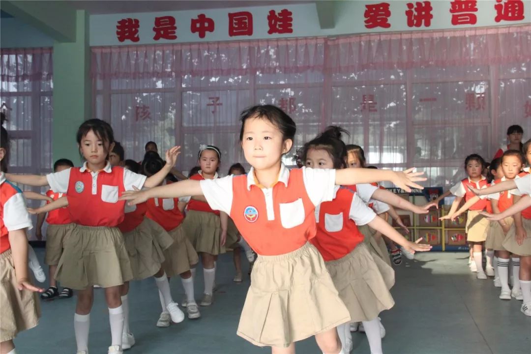 幼儿教师工作情况概述,幼儿园教师成长的困境和策略