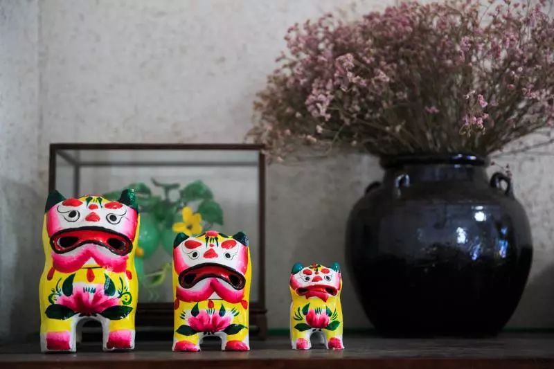 家里摆放混乱废旧物品,家里的这些旧物别急着扔