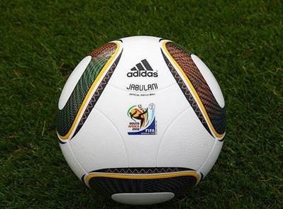 足球是越圆越光滑就越好踢吗,足球越圆越光滑越好踢吗