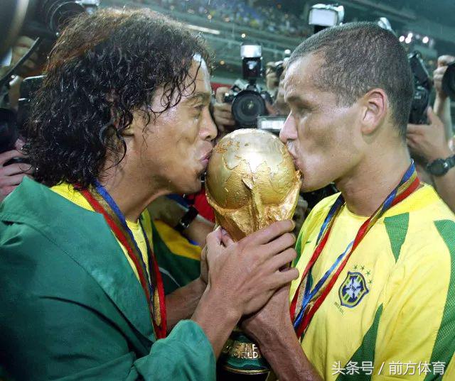 传奇巨星罗纳尔迪尼奥,桑巴鬼才里瓦尔多