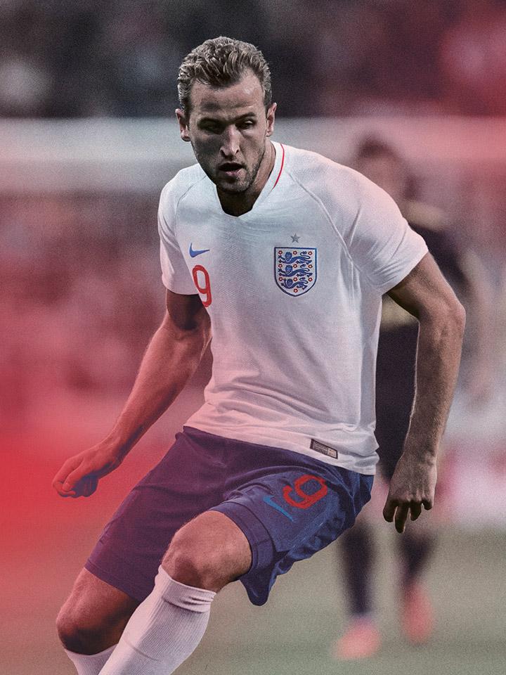 战袍、球靴，上装备！