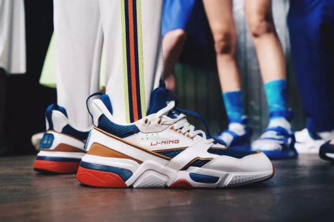 中国李宁登陆了哪个时装周,李宁2021巴黎时装周走秀款