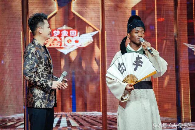 前喀麦隆国青队队员展示花式足球脚法，黄金舞台秒变绿荫场！