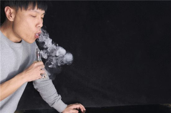 揭秘*子烟电**：3亿*在用潜**户、千亿美金规模后的机会与风险