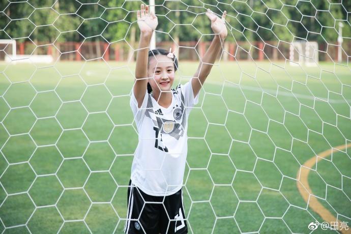 田亮晒小亮仔打高尔夫,田亮叶一茜森碟小亮仔幸福唱歌