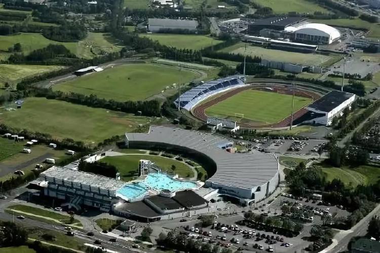 c罗退役后能往排球发展吗,c罗一生中踢足球生涯的纪录片