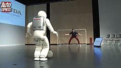 机器人踢足球等运动视频,机器人踢足球阅读答案