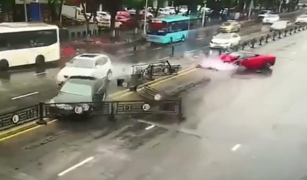 租来超跑酿事故面临巨额赔偿，驾驭超跑的小巧思你不想知道吗？